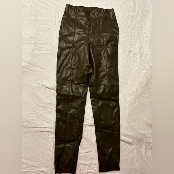 H&M Size 6 Green Vegan Leather Pants - Picture 1 of 3